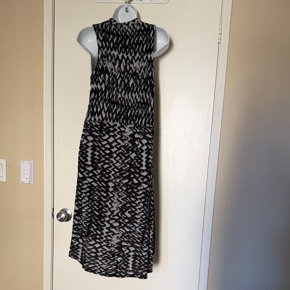 Chic High-Low Black and White Patterned Dress - Picture 3 of 3